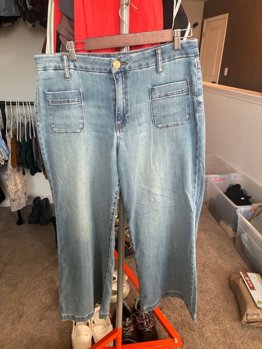 Kut from the Kloth Light Blue Cropped Wide-Leg Jeans with Front Patch Pockets - Picture 2 of 5